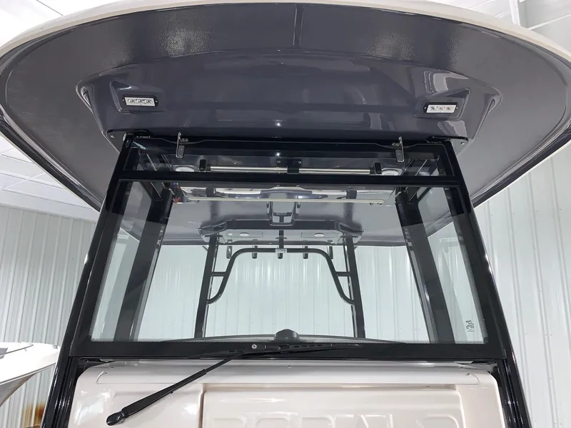 Slide: The Image of Robalo R302 2024 - 3