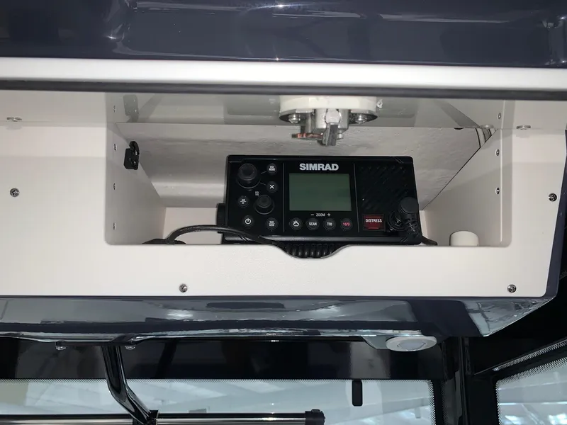 Slide: The Image of Robalo R302 2024 - 30