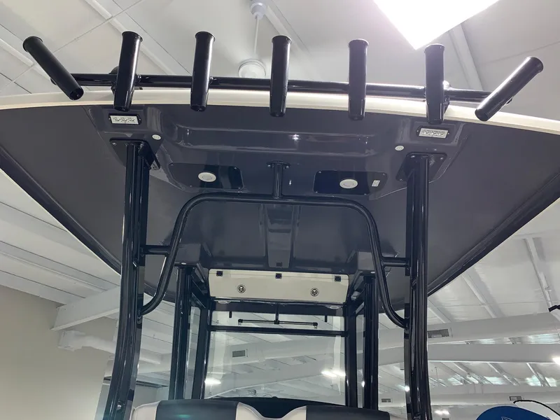 Slide: The Image of Robalo R302 2024 - 4