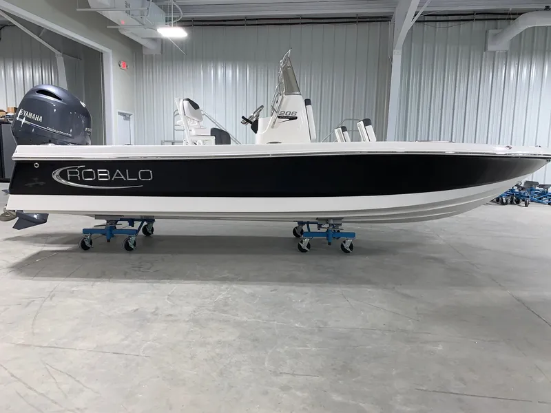 Slide: The Image of Robalo 206 Cayman 2024 - 0