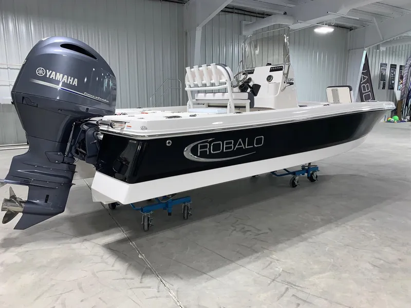 Slide: The Image of Robalo 206 Cayman 2024 - 1