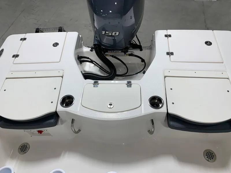 Slide: The Image of Robalo 206 Cayman 2024 - 10