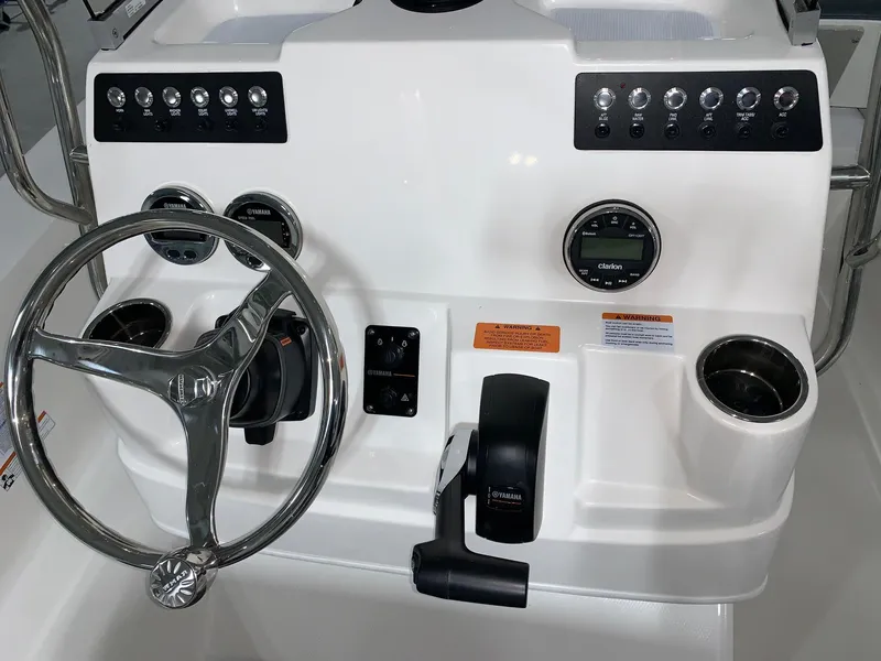 Slide: The Image of Robalo 206 Cayman 2024 - 15