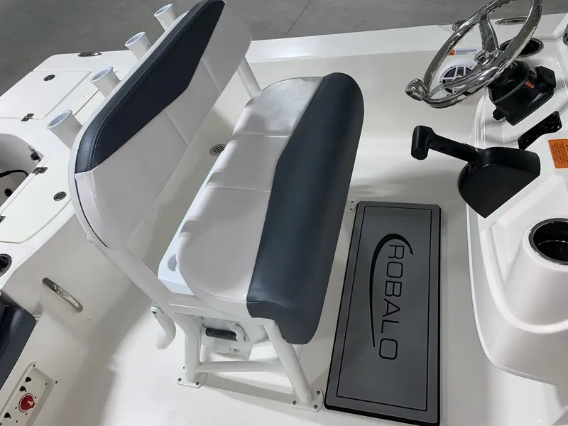 Slide: The Image of Robalo 206 Cayman 2024 - 16