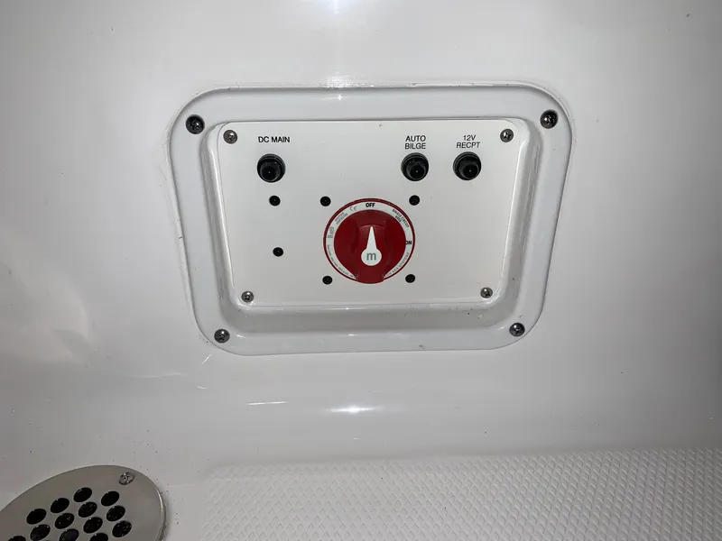 Slide: The Image of Robalo 206 Cayman 2024 - 6