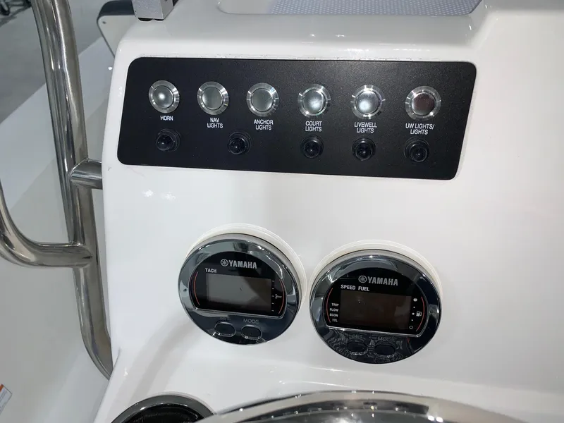 Slide: The Image of Robalo 206 Cayman 2024 - 14