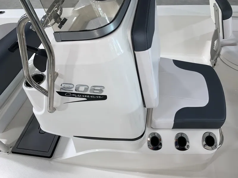 Slide: The Image of Robalo 206 Cayman 2024 - 18