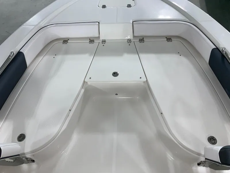 Slide: The Image of Robalo 206 Cayman 2024 - 23