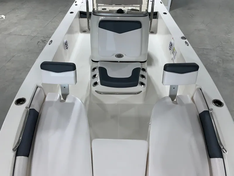 Slide: The Image of Robalo 206 Cayman 2024 - 5
