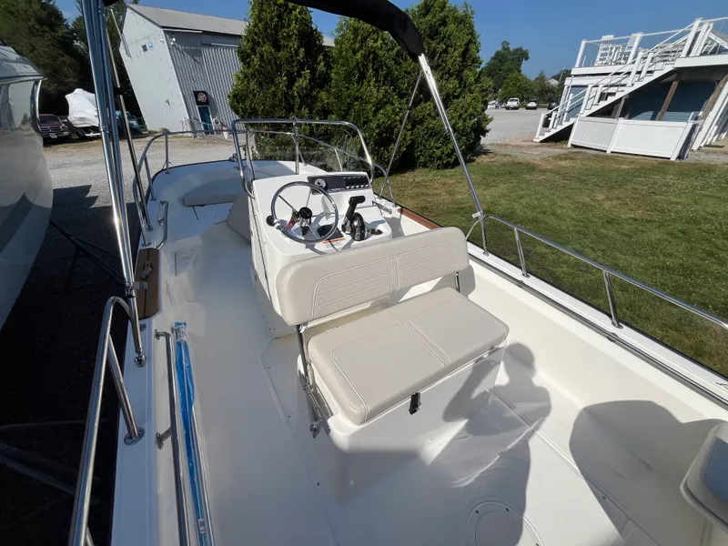 Slide: The Image of Boston Whaler 170 Montauk 2026 - 5