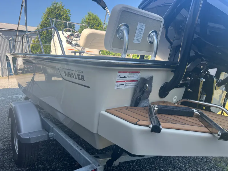 Slide: The Image of Boston Whaler 170 Montauk 2026 - 14