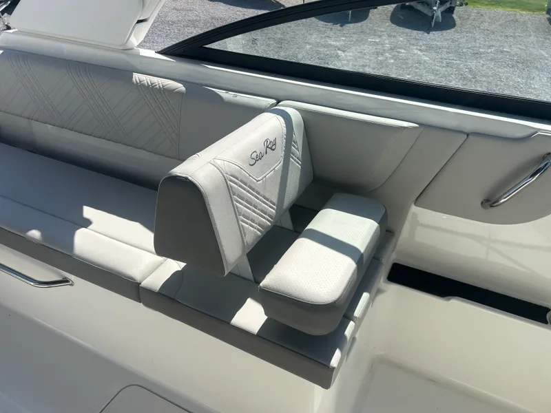 Slide: The Image of Sea Ray SDX 270 Outboard 2027 - 11