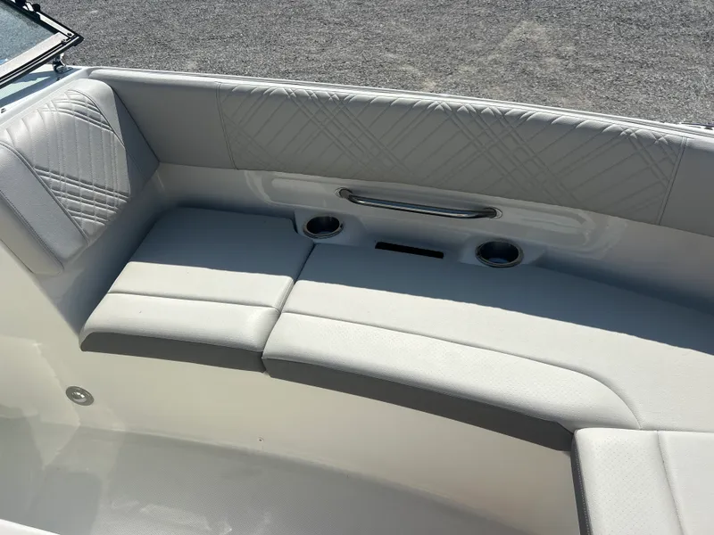 Slide: The Image of Sea Ray SDX 270 Outboard 2027 - 17