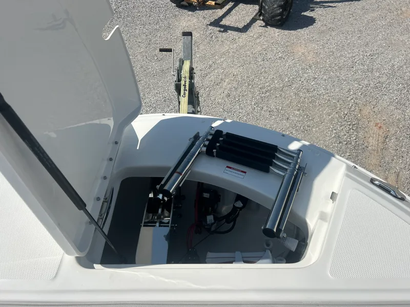 Slide: The Image of Sea Ray SDX 270 Outboard 2027 - 18