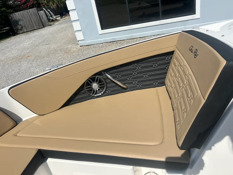 Slide: The Image of Sea Ray SPX 210 Outboard 2026 - 19