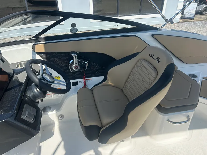 Slide: The Image of Sea Ray SPX 210 Outboard 2026 - 14