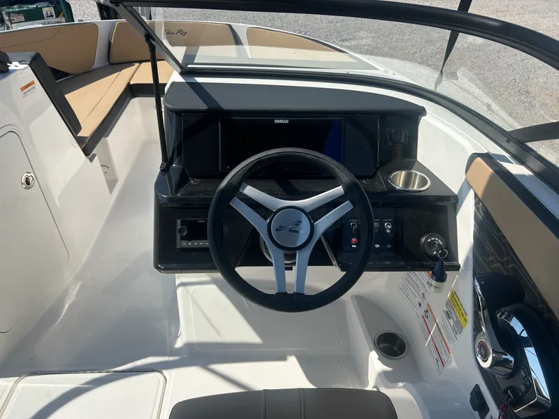 Slide: The Image of Sea Ray SPX 210 Outboard 2026 - 15