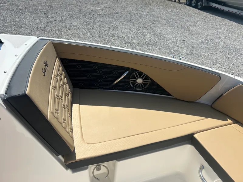Slide: The Image of Sea Ray SPX 210 Outboard 2026 - 20
