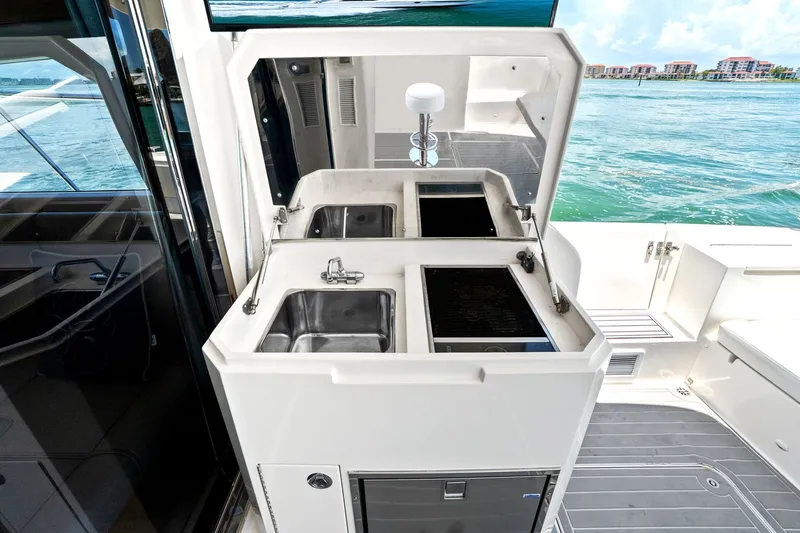 Slide: The Image of Mym/Mares 47 OUTBOARD EXPRESS CATAMARAN 2018 - 37