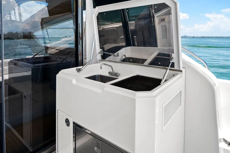 Slide: The Image of Mym/Mares 47 OUTBOARD EXPRESS CATAMARAN 2018 - 35