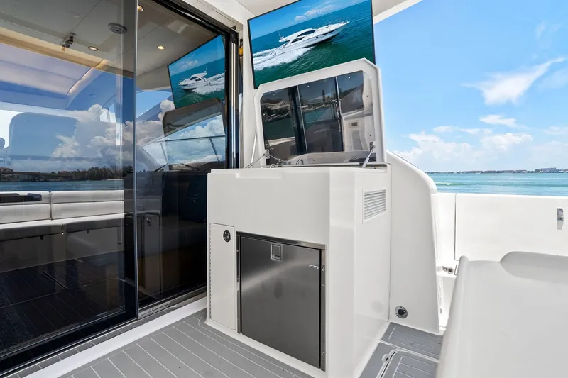 Slide: The Image of Mym/Mares 47 OUTBOARD EXPRESS CATAMARAN 2018 - 36