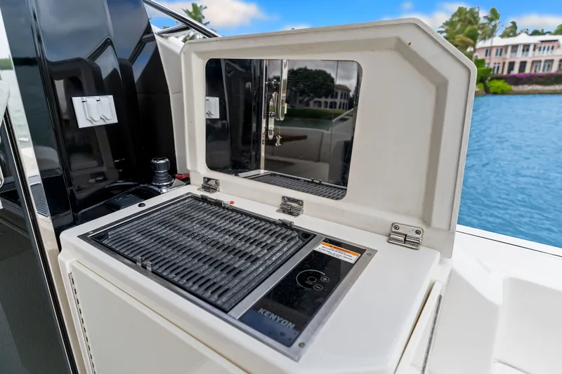 Slide: The Image of Sea Ray SUNDANCER 510 2017 - 49