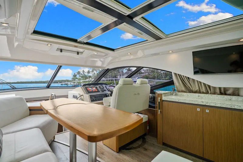 Slide: The Image of Sea Ray SUNDANCER 510 2017 - 24