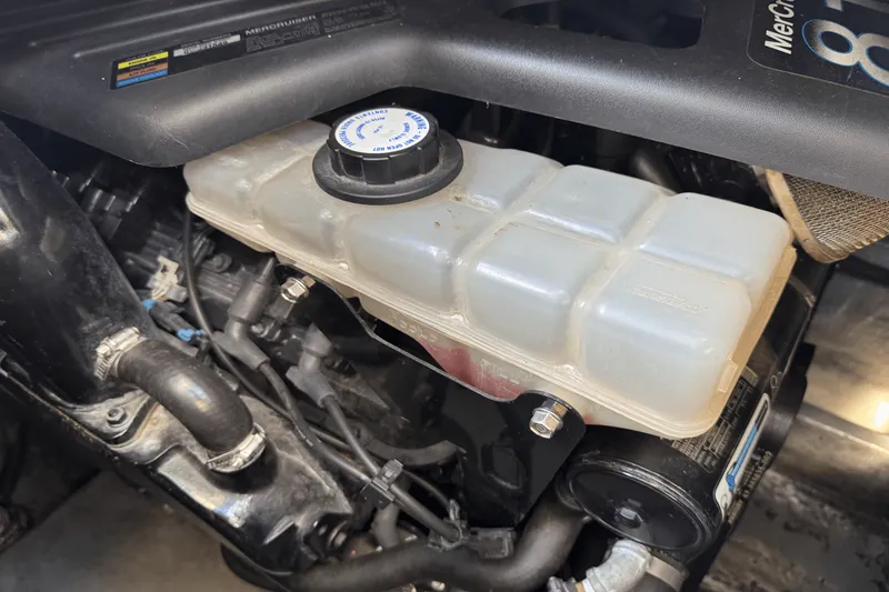 Slide: The Image of Sea Ray 330 EXPRESS CRUISER 1997 - 14