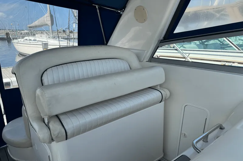 Slide: The Image of Sea Ray 330 EXPRESS CRUISER 1997 - 16