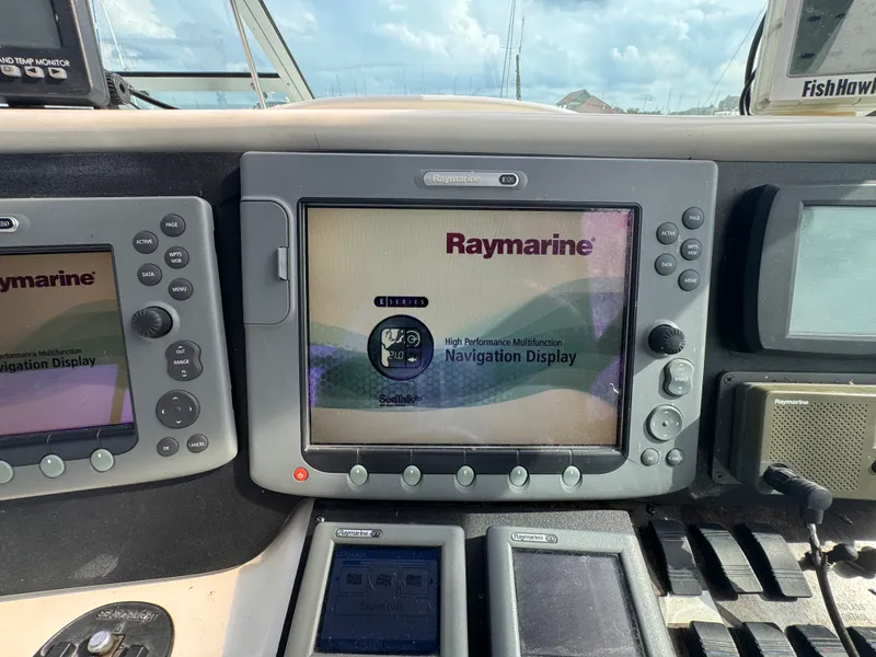 Slide: The Image of Sea Ray 330 EXPRESS CRUISER 1997 - 10