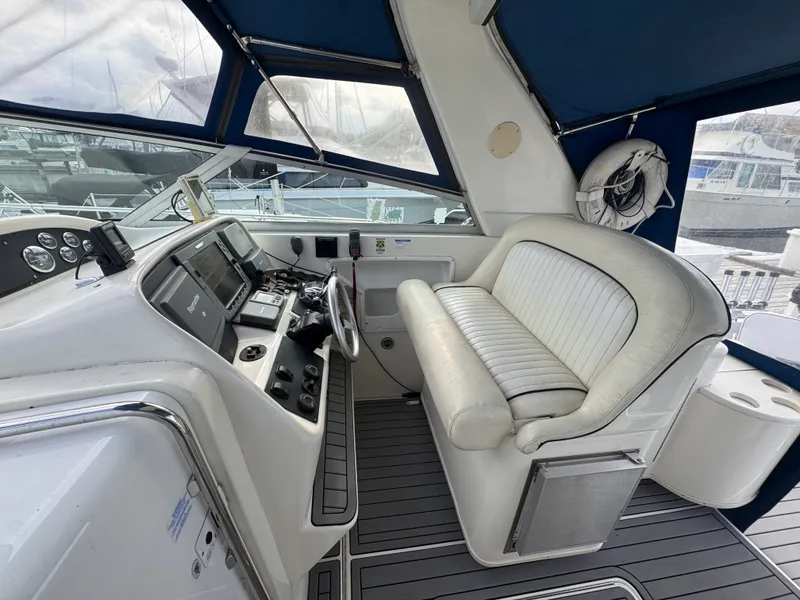 Slide: The Image of Sea Ray 330 EXPRESS CRUISER 1997 - 8