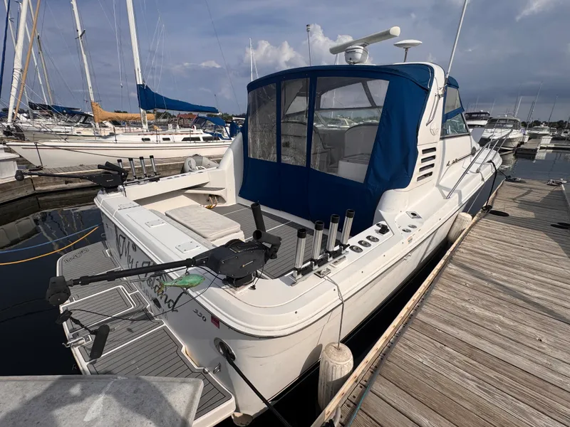 Slide: The Image of Sea Ray 330 EXPRESS CRUISER 1997 - 4
