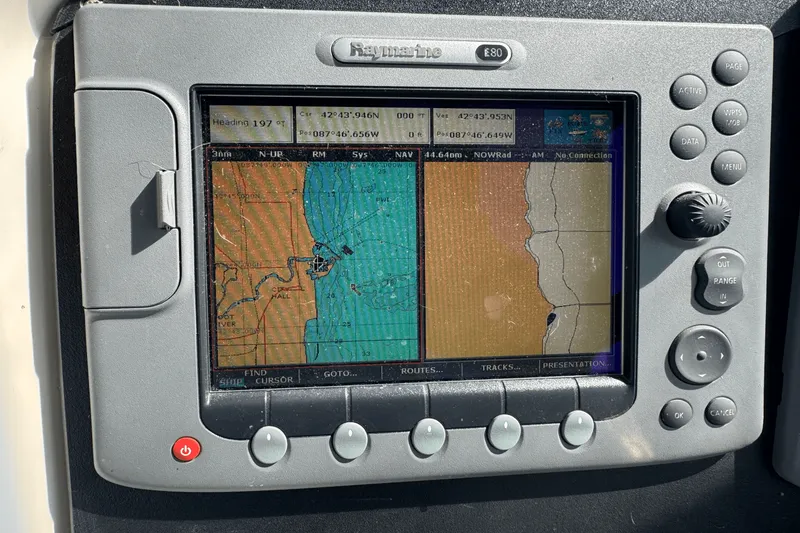 Slide: The Image of Sea Ray 330 EXPRESS CRUISER 1997 - 8