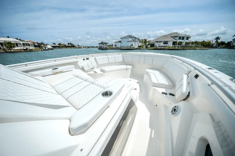 Slide: The Image of Pursuit 428 SPORT CONSOLE 2024 - 13