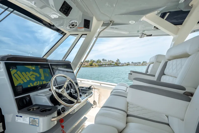 Slide: The Image of Pursuit 428 SPORT CONSOLE 2024 - 19