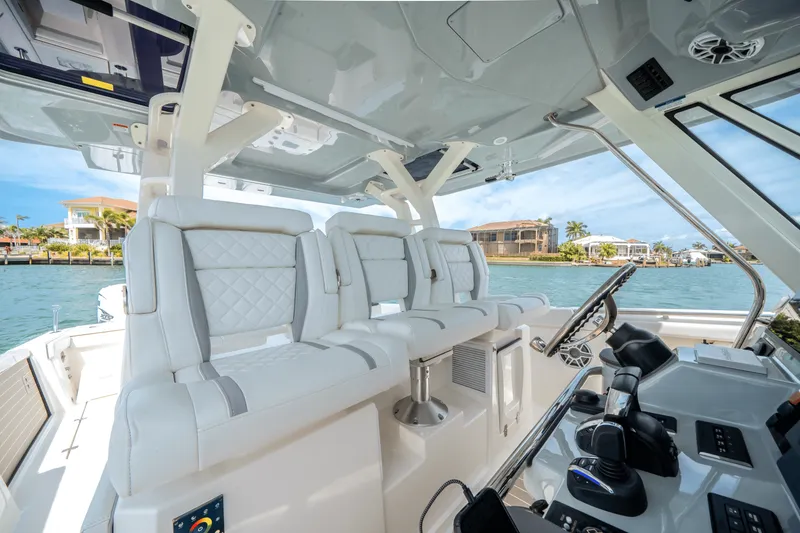 Slide: The Image of Pursuit 428 SPORT CONSOLE 2024 - 20