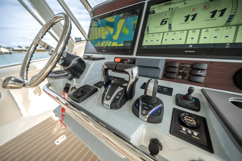 Slide: The Image of Pursuit 428 SPORT CONSOLE 2024 - 22