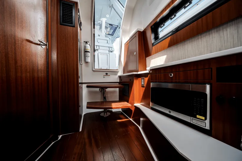 Slide: The Image of Pursuit 428 SPORT CONSOLE 2024 - 24