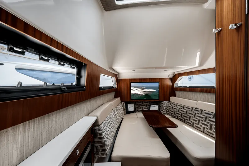 Slide: The Image of Pursuit 428 SPORT CONSOLE 2024 - 27