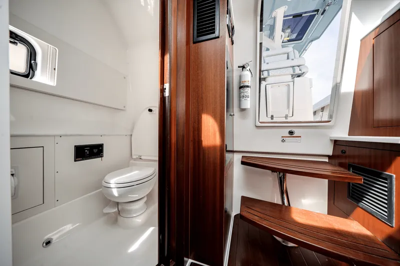 Slide: The Image of Pursuit 428 SPORT CONSOLE 2024 - 29