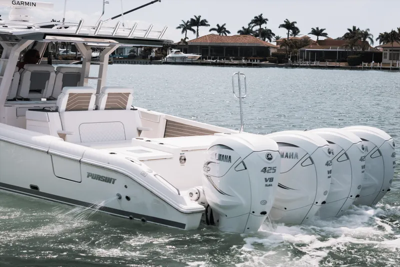 Slide: The Image of Pursuit 428 SPORT CONSOLE 2024 - 3