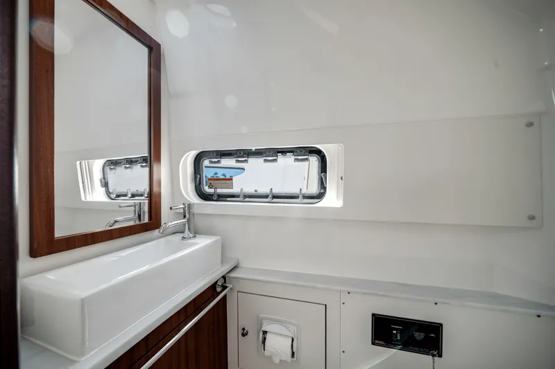 Slide: The Image of Pursuit 428 SPORT CONSOLE 2024 - 30