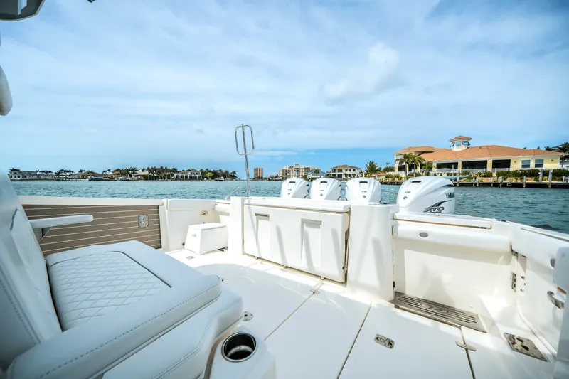 Slide: The Image of Pursuit 428 SPORT CONSOLE 2024 - 36