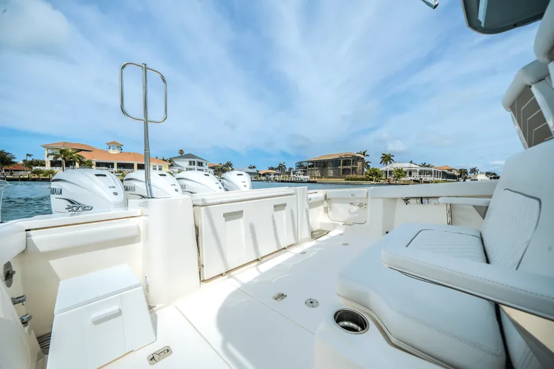 Slide: The Image of Pursuit 428 SPORT CONSOLE 2024 - 37