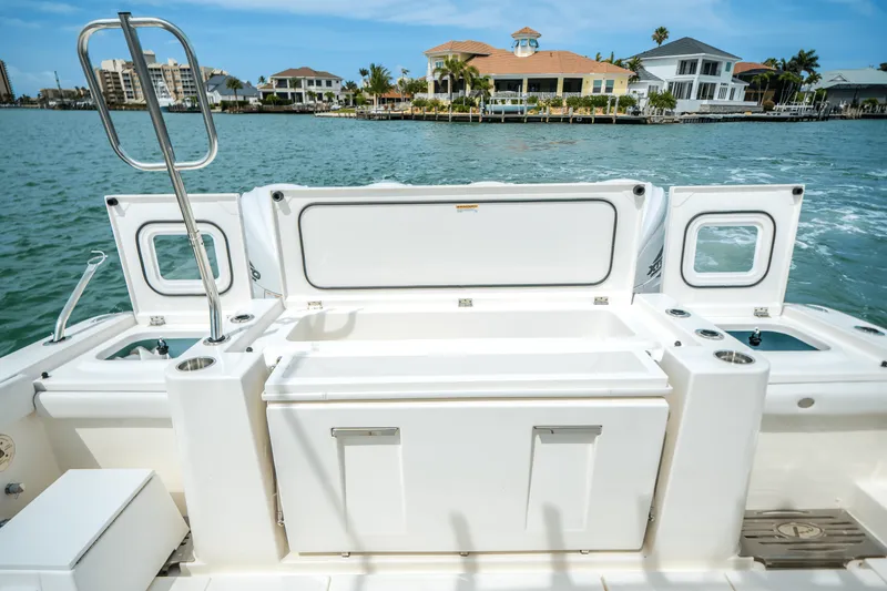 Slide: The Image of Pursuit 428 SPORT CONSOLE 2024 - 39