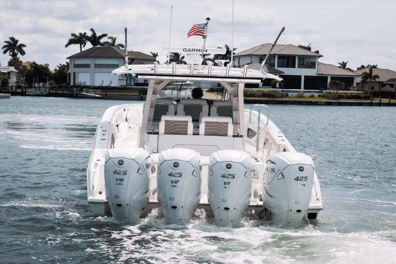 Slide: The Image of Pursuit 428 SPORT CONSOLE 2024 - 4