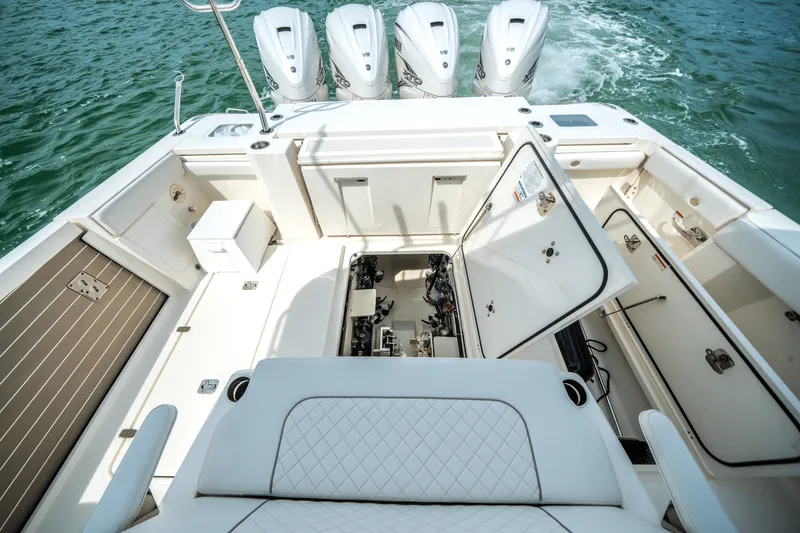 Slide: The Image of Pursuit 428 SPORT CONSOLE 2024 - 40