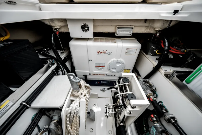 Slide: The Image of Pursuit 428 SPORT CONSOLE 2024 - 42