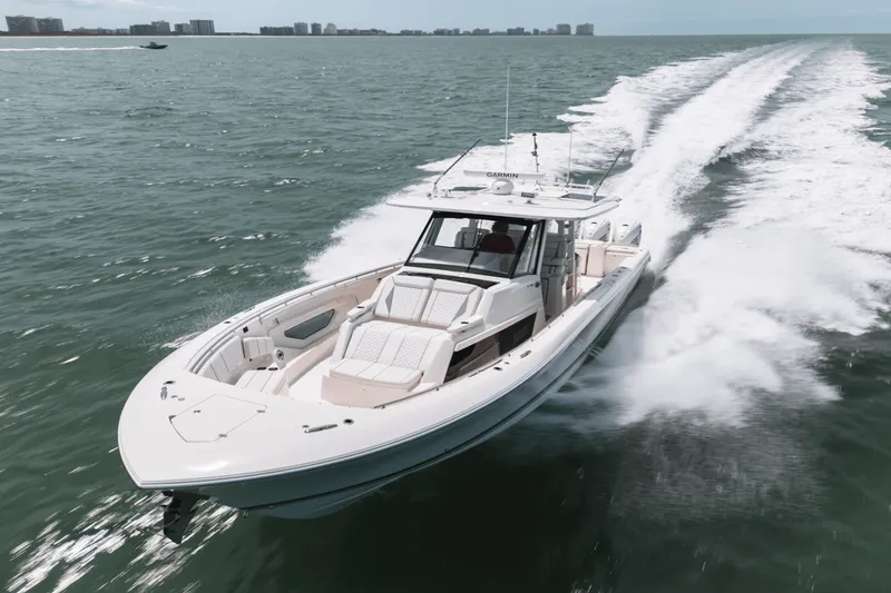 Slide: The Image of Pursuit 428 SPORT CONSOLE 2024 - 46