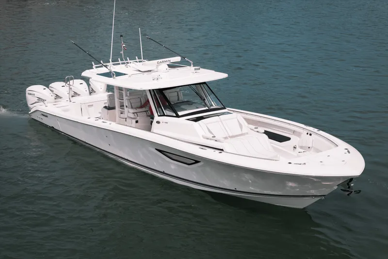 Slide: The Image of Pursuit 428 SPORT CONSOLE 2024 - 9